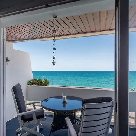 Апартаменты Homeholidaysrentals Douce