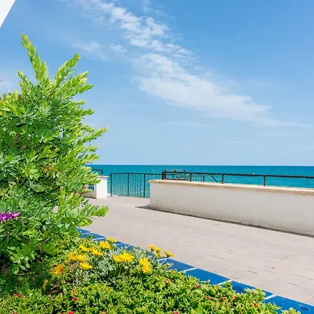 Апартаменты Homeholidaysrentals Douce *