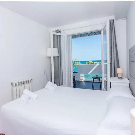Апартаменты Homeholidaysrentals Douce *