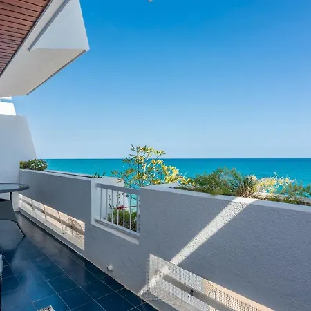 Апартаменты Homeholidaysrentals Douce *