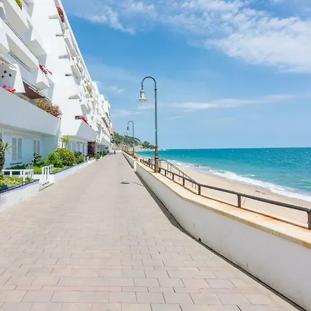 Апартаменты Homeholidaysrentals Douce *