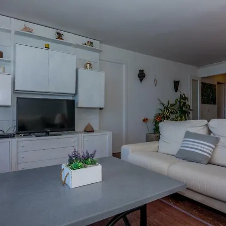 Апартаменты Homeholidaysrentals Douce