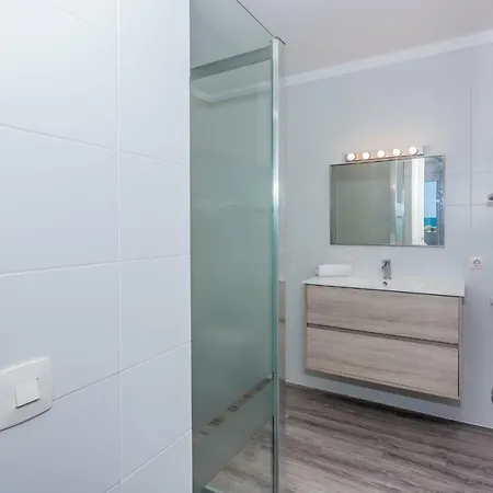 Homeholidaysrentals Douce Апартаменты
