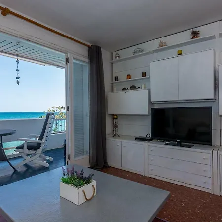 Апартаменты Homeholidaysrentals Douce